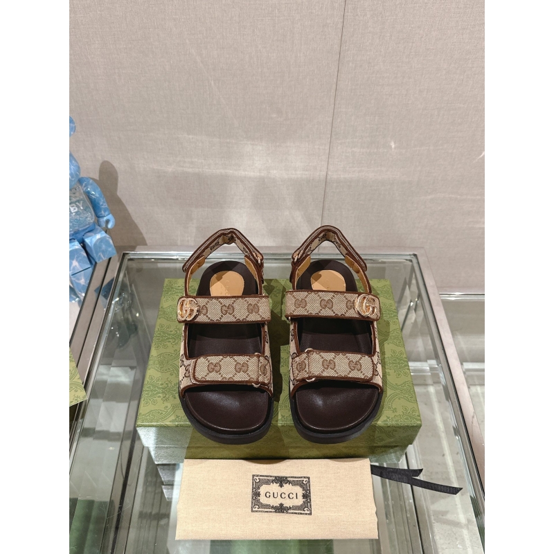 G*u*i sandals